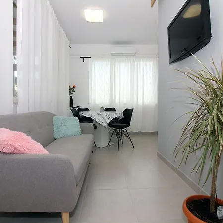 Apartmani Nika Tisno Exterior photo