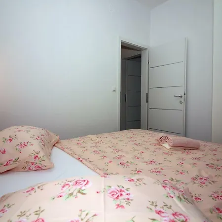 Apartmani Nika Tisno Exterior photo