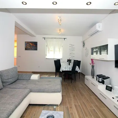 Apartmani Nika Tisno Exterior photo
