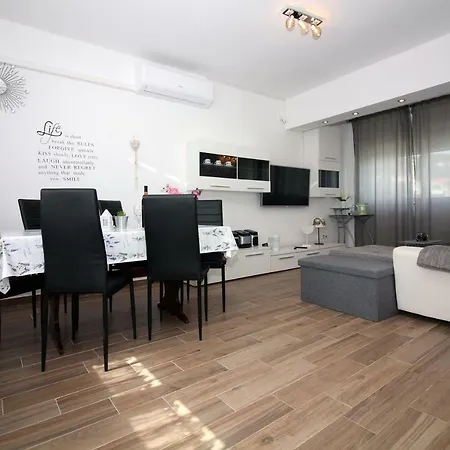 Apartmani Nika Tisno Exterior photo