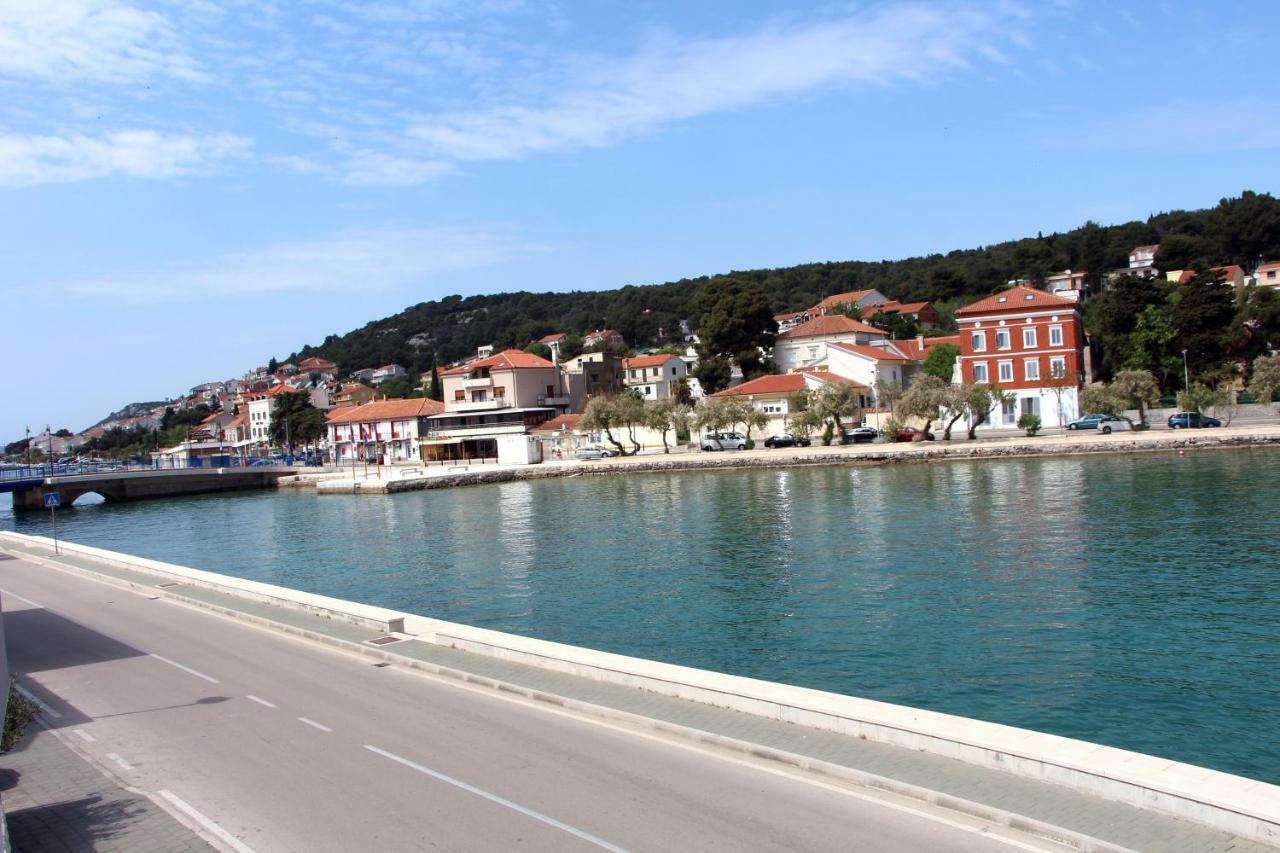 Nika * Tisno