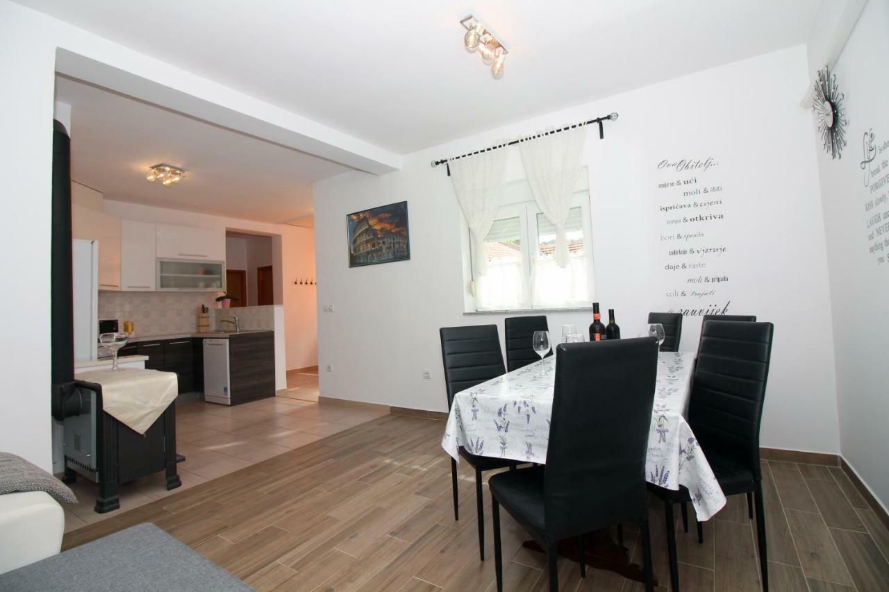 Nika Apartment Tisno